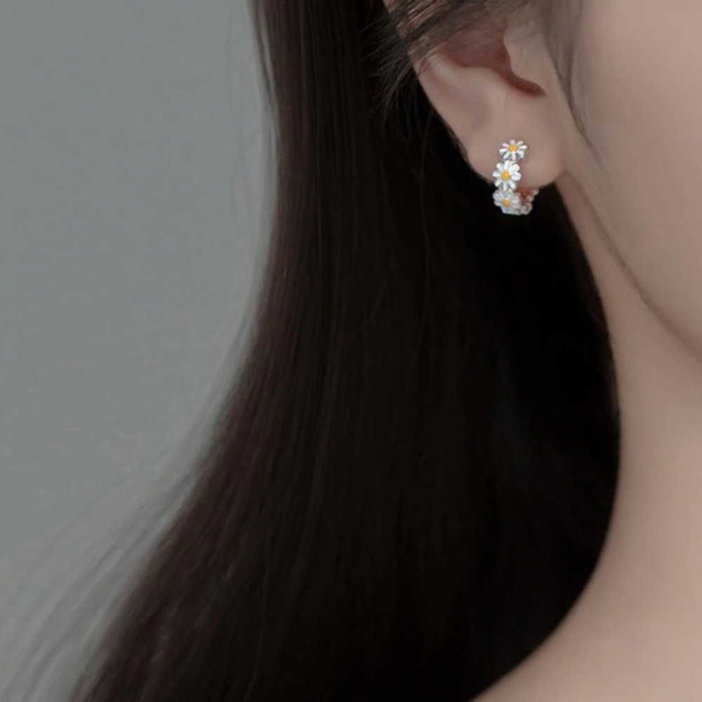 NEW Silver Daisy Flower Hoop Earrings